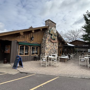 River's Edge Pub & Grub - Outside - American Near Me - Wisconsin Dells, Wisconsin River's Edge Pub & Grub - Outside - American Near Me - Wisconsin Dells, Wisconsin