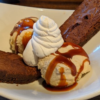 Dogfish Head Brewings & Eats - Brownie sundae with coffee ice cream - American Near Me - Rehoboth Beach, Delaware