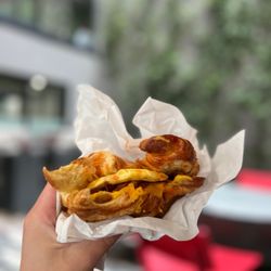 Twisted St. Cafe - Bacon, Egg & Cheese Croissant