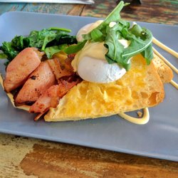 Hillbilly's Cafe - Eggs Benedict
