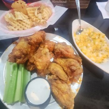 Pluckers Wing Bar - Pasadena - Chicken Wings Near Me - Pasadena, Texas