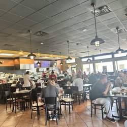 Jason's Deli - Interior seating area