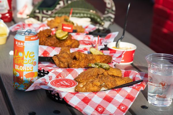 Hattie B's Hot Chicken by null
