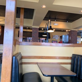 Zaxbys - Seating - Fast Food Near Me - Crossville, Tennessee