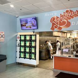 Rise Southern Biscuits & Righteous Chicken - Inside