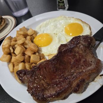 Pacific Diner - Steak & eggs with seasoned potatoes - Breakfast & Brunch Near Me - Henderson, Nevada