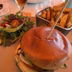 La Cave Turbiasque - Vegetable burger with frites and small green salad