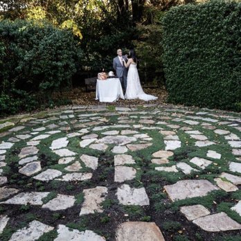 Elope in Wine Country - Cake in the secret garden - Wedding Planning Near Me Elope in Wine Country - Cake in the secret garden - Wedding Planning Near Me