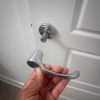 IMT 6500 - Broken bathroom door handle - Apartments Near Me - Van Nuys, California IMT 6500 - Broken bathroom door handle - Apartments Near Me - Van Nuys, California