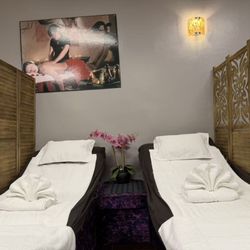 Lucky 7 Massage - Private couples massage room in Westminster, CA. Perfect for relaxing massage experience.