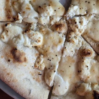 Grata’s Pizzeria - QUATTRO FORMAGGI - Pizza Near Me - Austin, Texas Grata’s Pizzeria - QUATTRO FORMAGGI - Pizza Near Me - Austin, Texas