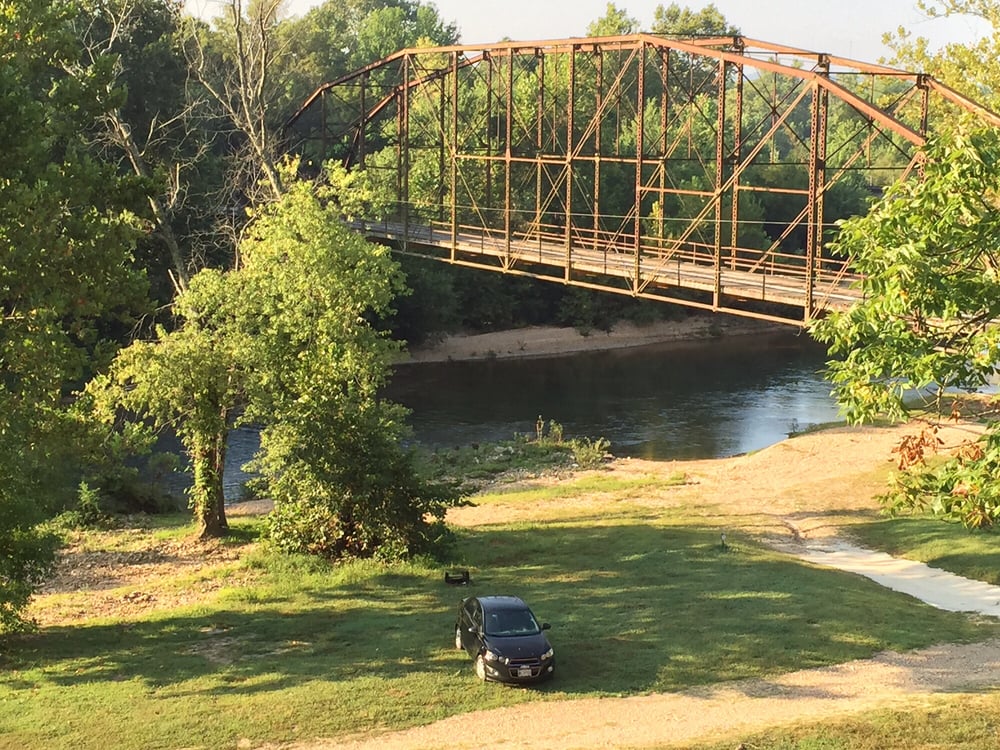 BIRDS NEST LODGE Updated September 2024 16 Reviews 2393 Birds Nest Rd, Steelville