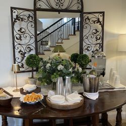 Hotel Rehoboth - Complimentary cocktail hour with wine, cheese, and crackers