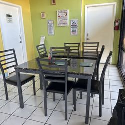 Donna's Home Caribbean Restaurant - Inside