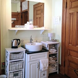 Therin Pohley Holistic Beauty - Wash area