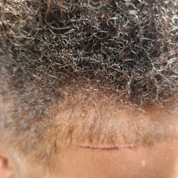 The Buzz Barbershop - Razor cut