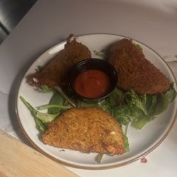 Vault 77 Lounge - Crispy Mozzarella!! My fav