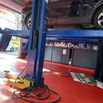 A & B Quick Lube - My car raised up waiting to get serviced. - Oil Change Stations Near Me - Fremont, California