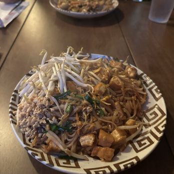The Sister Restaurant & Cafe - Pad Thai - Thai Near Me - Honolulu, Hawaii The Sister Restaurant & Cafe - Pad Thai - Thai Near Me - Honolulu, Hawaii