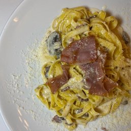 Fettuccini Al Prosciutto E Funghi E Crema Di Tartufo