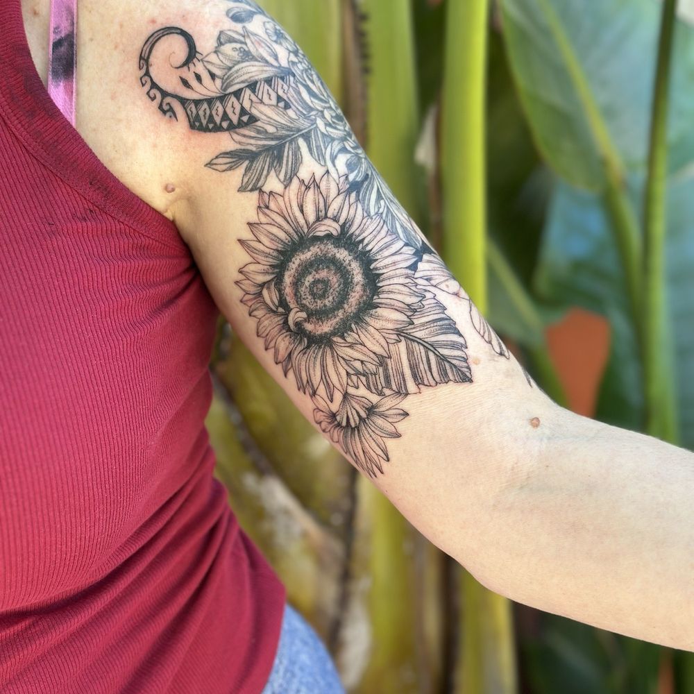 Earthbound Tattoo Studio - Sunflower - Tattoo Near Me - Sand City, California Earthbound Tattoo Studio - Sunflower - Tattoo Near Me - Sand City, California