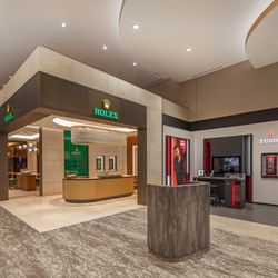 Gunderson's Jewelers - Inside store - show room floor