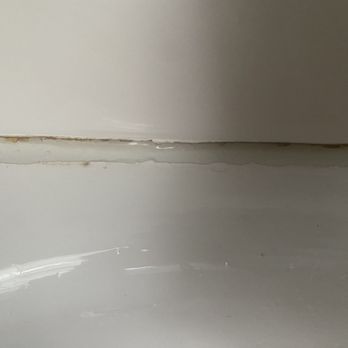 Miracle Method - Obvious line of delineation between my tubs original finish and where they refinished. - Refinishing Services Near Me - Hampton, Virginia Miracle Method - Obvious line of delineation between my tubs original finish and where they refinished. - Refinishing Services Near Me - Hampton, Virginia