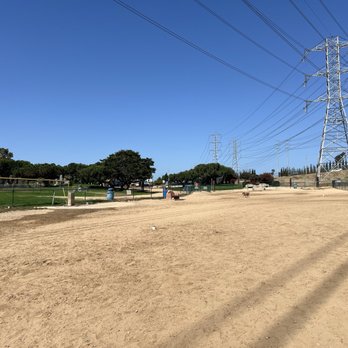 Redondo Beach Dog Park - View towards parking lot - Dog Parks Near Me - Redondo Beach, California Redondo Beach Dog Park - View towards parking lot - Dog Parks Near Me - Redondo Beach, California