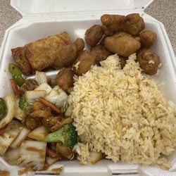 Eggroll Street - Garlic shrimp and sweet and sour pork combination dinner