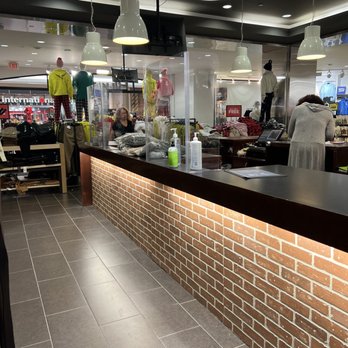Bluenotes - Bluenotes - Nov 2022 customer service counter - Men's Clothing Near Me - Scarborough, Ontario