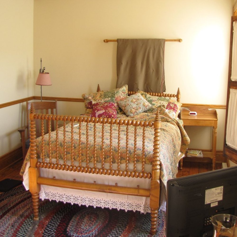 Patchwork Inn - Room #6 - Bed & Breakfast Near Me - Oregon, Illinois Patchwork Inn - Room #6 - Bed & Breakfast Near Me - Oregon, Illinois