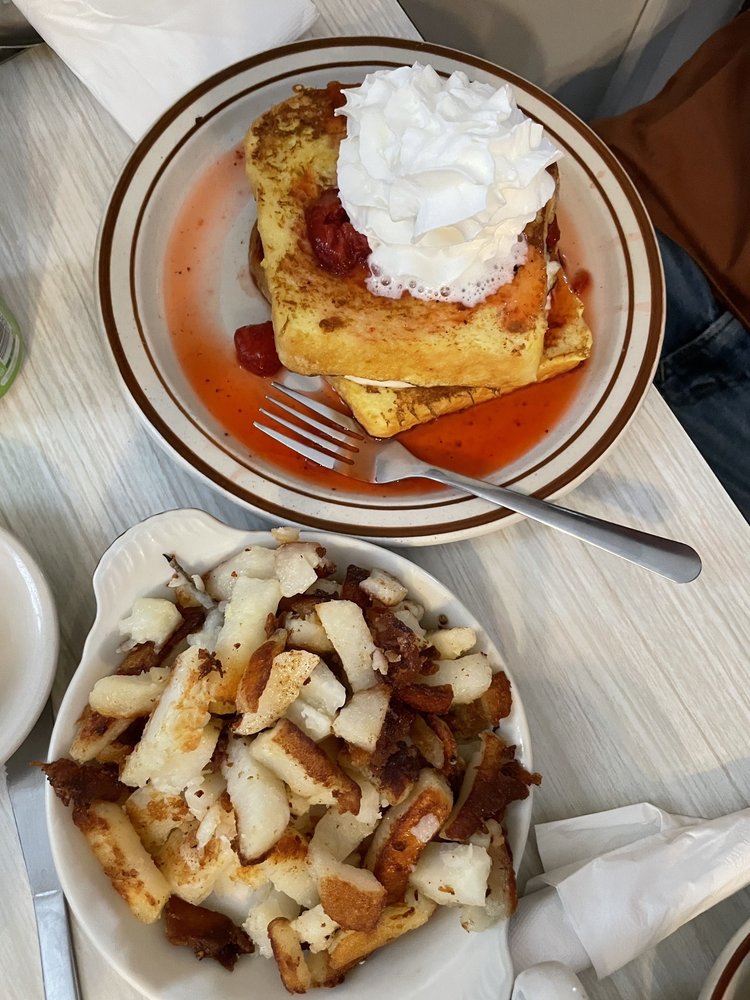 RAIL SIDE CAFE Updated July 2024 24 Photos & 29 Reviews 454 N Perry St, Johnstown, New