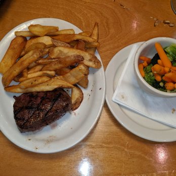 Texas Roadhouse - 6 oz sirloin with 2 sides - Steakhouses Near Me - Flagstaff, Arizona