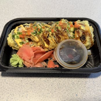 Yokoso Sushi - *Rolls Royce ($16.44) - yellow tail, tuna, salmon (soy sauce nonexistent in cup) - Japanese Near Me - Pleasant Hill, California