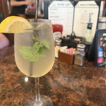 White Wolf Cafe - Hugo Spritz - New American Near Me - Orlando, Florida