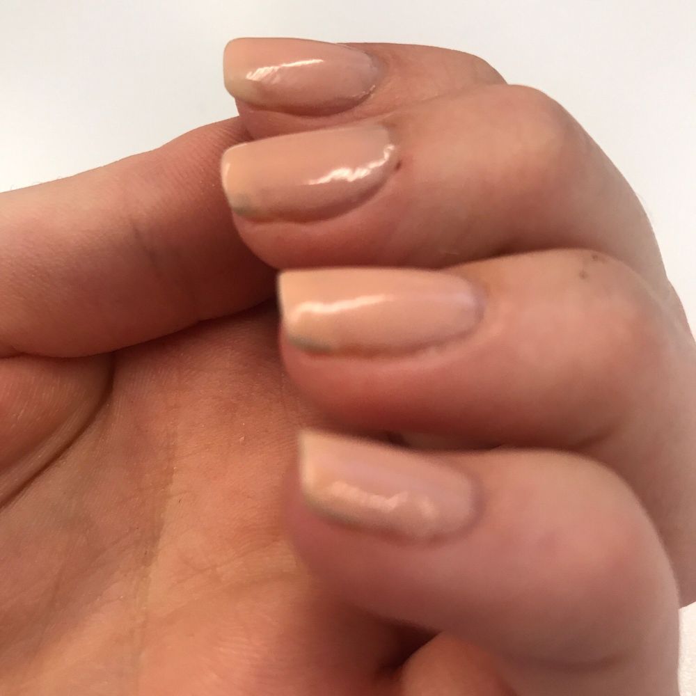 Left on my gel even after bringing it to her attention and she "fixed" it. Left on my gel even after bringing it to her attention and she "fixed" it.