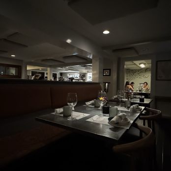 Lovina - Interior of Lovina at night - New American Near Me - Calistoga, California Lovina - Interior of Lovina at night - New American Near Me - Calistoga, California