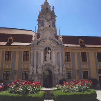 Stift Dürnstein - Churches Near Me - Dürnstein, 3