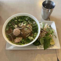 00. Pho Ga (EXTRA LARGE) beef broth