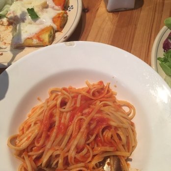 Salumeria Sigismondo - 6,40€ pasta with tomatoes, 8,20€ cannelloni - Cafes Near Me - Berlin, BE