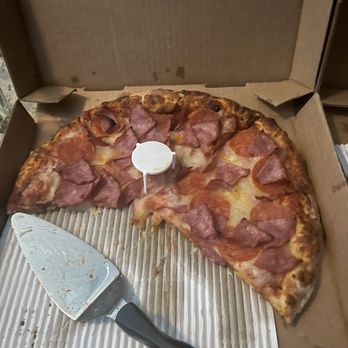 Dalia's Pizza - Pepperoni & double ham - Italian Near Me - Rancho Cucamonga, California