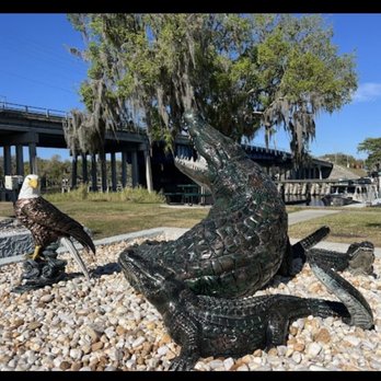 Drifters Riverfront Bar & Grill - Some fun statues of animals - Bars Near Me - Astor, Florida Drifters Riverfront Bar & Grill - Some fun statues of animals - Bars Near Me - Astor, Florida