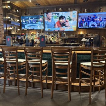 Three Kings Public House - Interior - Chicken Wings Near Me - Cottleville, Missouri