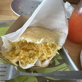 Saman - Arepa con queso Gouda - Venezuelan Near Me - Doral, Florida Saman - Arepa con queso Gouda - Venezuelan Near Me - Doral, Florida