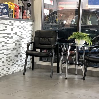 Kwik Kar - Look out the window, they are all standing around doing nothing. - Oil Change Stations Near Me - Fort Worth, Texas