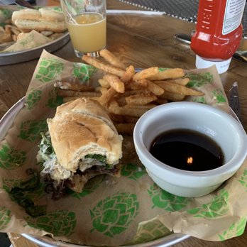 30hop - Beer Bar Near Me - Cedar Rapids, Iowa
