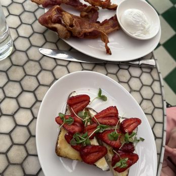 The Pink Cabana - French toast with strawberries and a side of bacon - Mediterranean Near Me - Indian Wells, California