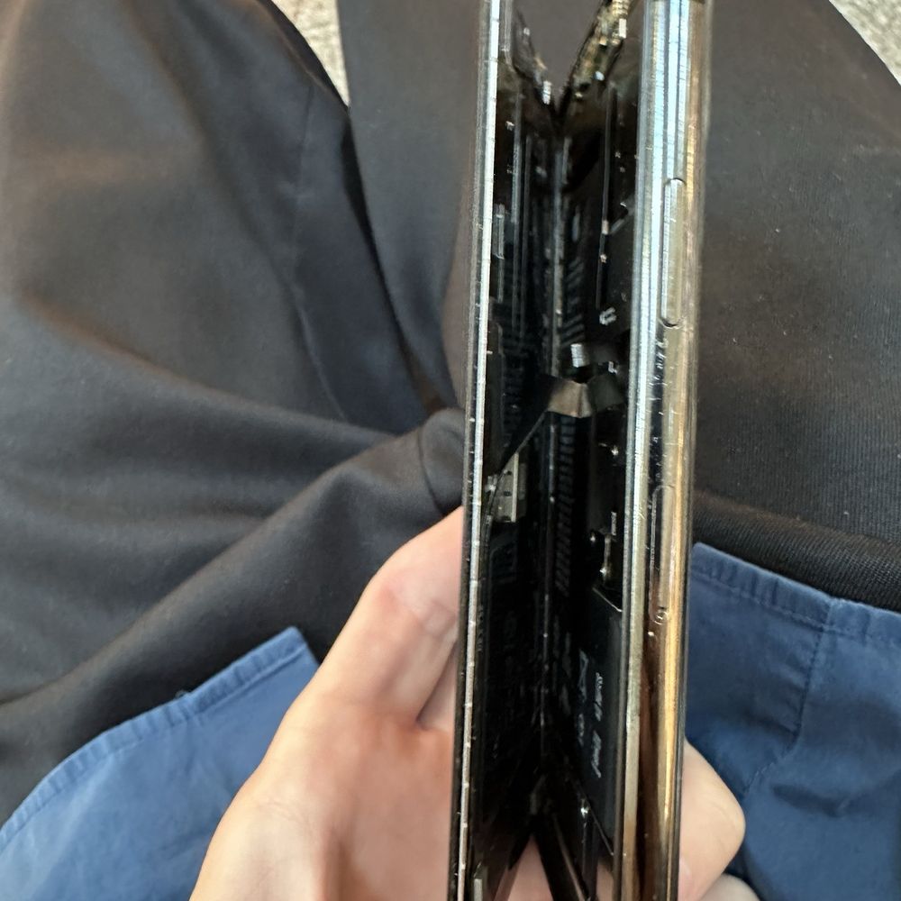 Ubreak we Fix - iPhone, with its "new" screen that they didn't even glue down! No wonder it's had issues ! - Mobile Phone Accessories Near Me - Temecula, California Ubreak we Fix - iPhone, with its "new" screen that they didn't even glue down! No wonder it's had issues ! - Mobile Phone Accessories Near Me - Temecula, California