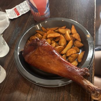 Three Broomsticks - Big ol' turkey leg and potatoes - British Near Me - Orlando, Florida Three Broomsticks - Big ol' turkey leg and potatoes - British Near Me - Orlando, Florida