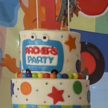 Cake Works - Bakeries Near Me - Honolulu, Hawaii